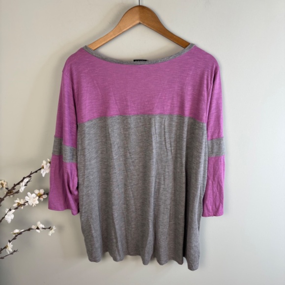 Torrid V Neck Raglan Tee Size 3X - Picture 3 of 3